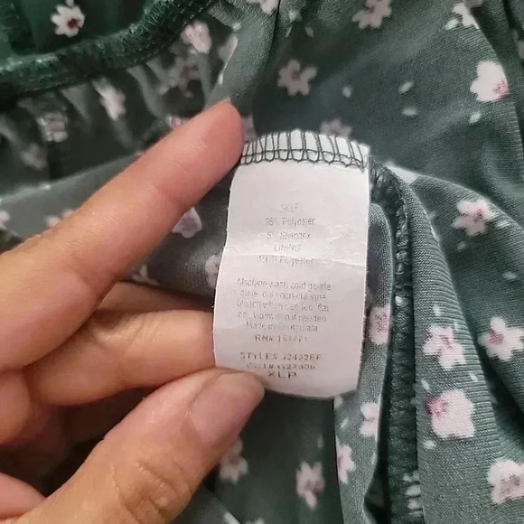 Kaileigh Rochelle Green Floral  Knit Jumpsuit NWOT XLP  Petite Fall Colors - Picture 8 of 8